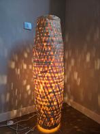 Lampadaire élégant « Panuco » (bambou/rotin) - 108cm, Maison & Meubles, Enlèvement, Comme neuf, Bois, 100 à 150 cm