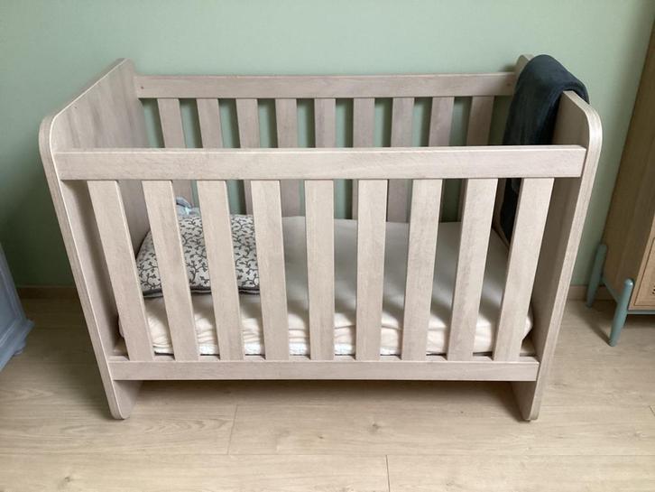 Lit evolutif bebe enfant + matelas + 3 draps housses, Kinderen en Baby's, Kinderkamer | Complete kinderkamers, Zo goed als nieuw