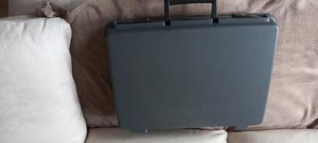 Mallette Delsey. En très bon état, 35 à 45 cm, Enlèvement ou Envoi, Plastique dur, Comme neuf