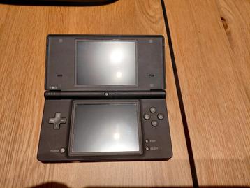 nintendo dsi met 4 games  beschikbaar voor biedingen