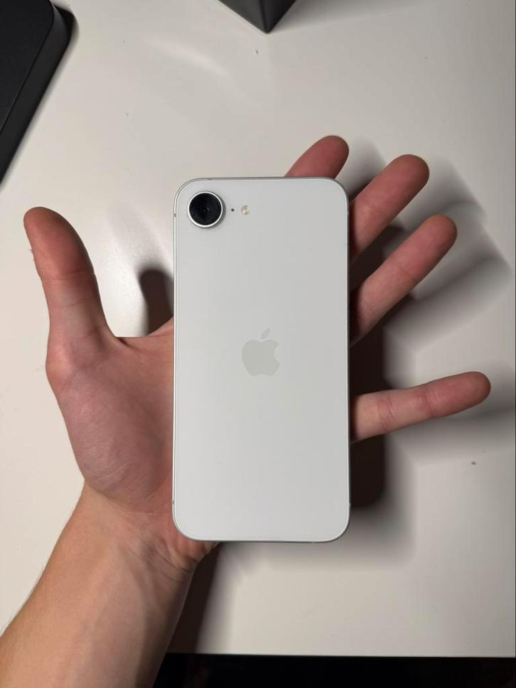 iPhone 16e 256gb à vendre. 2semaines d’utilisation, Telecommunicatie, Mobiele telefoons | Apple iPhone, Zo goed als nieuw, Ophalen