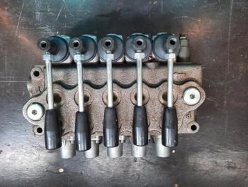 Distributeur hydraulique WALVOIL SD5-5P beschikbaar voor biedingen