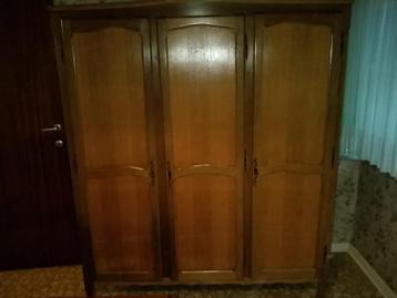 Kleerkast beschikbaar voor biedingen