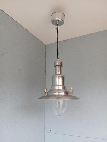 Lampe OTTAVA Ikea 
Lampe suspendue en parfait état. beschikbaar voor biedingen