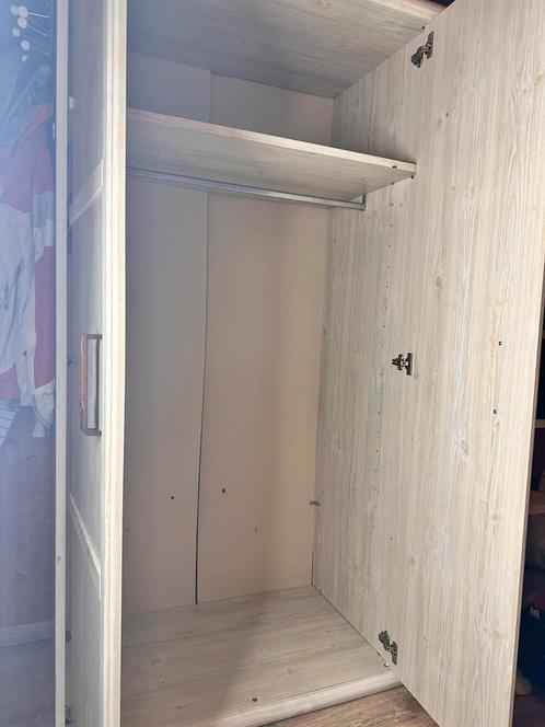 Driedeurs kledingkast, Huis en Inrichting, Kasten | Kleerkasten, Zo goed als nieuw, 200 cm of meer, 200 cm of meer, 50 tot 75 cm
