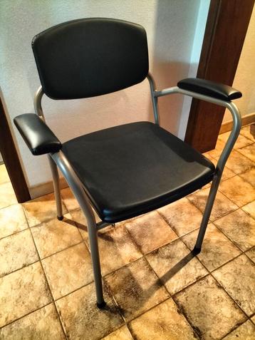 Chaise percée (servi 2 fois) beschikbaar voor biedingen