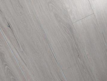 17,28m² Novabell Eiche Parket vloertegel Natur Mat 20x120cm beschikbaar voor biedingen