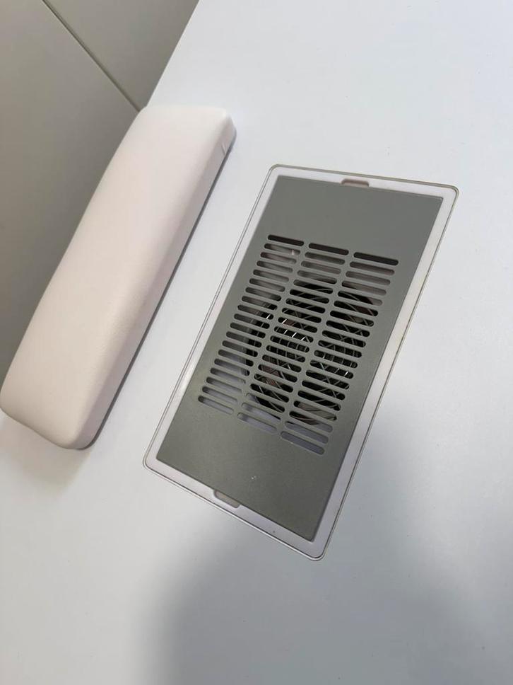 Manicuretafel op wielen met afzuigsysteem, Maison & Meubles, Bureaux, Utilisé, Bureau, Avec roues, Enlèvement