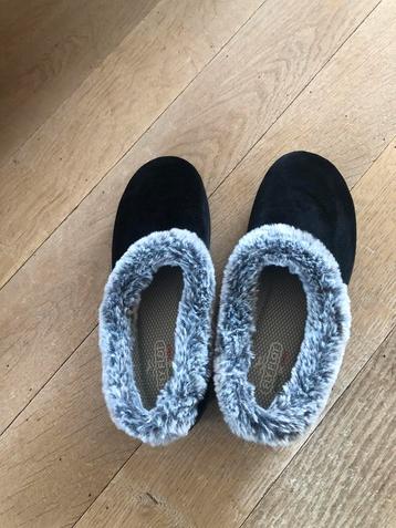 Pantoffels dames beschikbaar voor biedingen