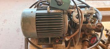 Moteur 7,5 CV triphasé 380 + poulies  beschikbaar voor biedingen