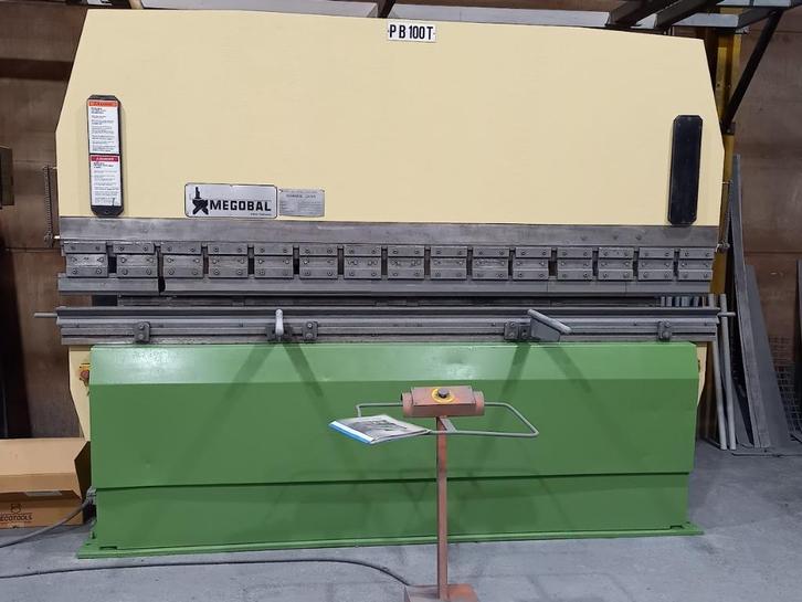 Hydraulische afkantpers Megobal 100 ton x 3050 mm - kantbank, Zakelijke goederen, Machines en Bouw | Metaalbewerking, Ophalen