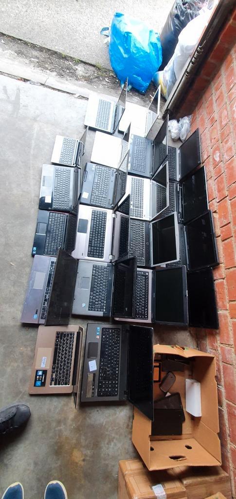 Groote lot  laptop een gsm , tablet, Computers en Software, Windows Laptops, Zo goed als nieuw, HDD, Ophalen