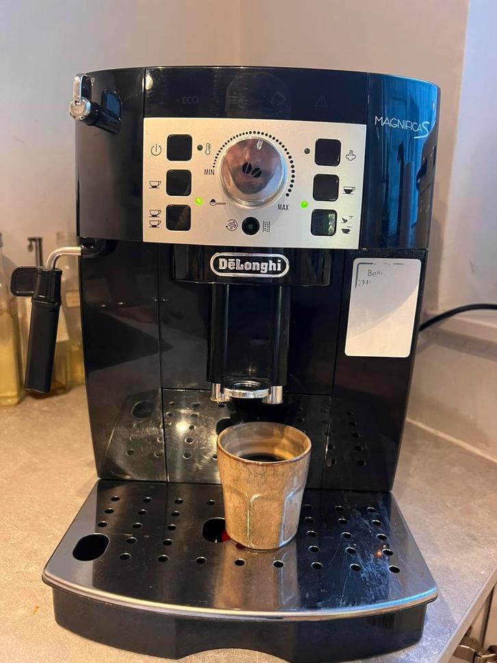 Delonghi Magnifica S - volledig onderhouden, Elektronische apparatuur, Koffiezetapparaten, Gebruikt, Gemalen koffie, Koffiebonen