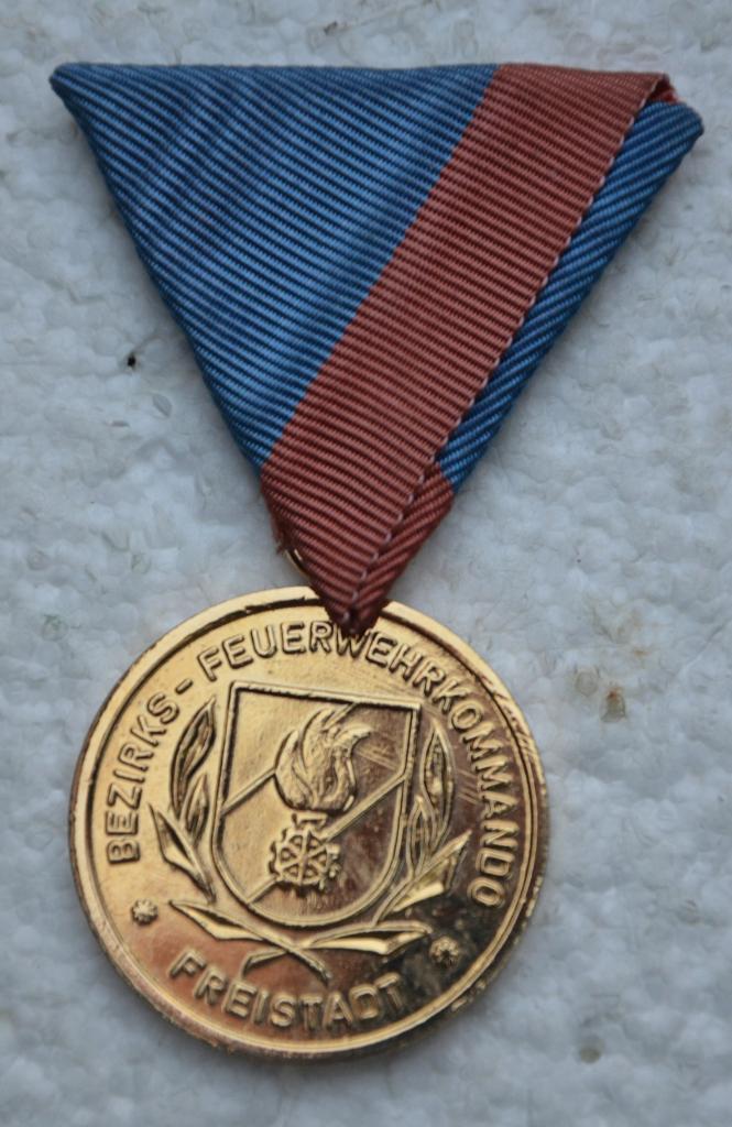 Medaille, Oosterijk Feuerwehr Kommando Verdienste 30Jr Goud, Verzamelen, Militaria | Algemeen, Overige soorten, Lintje, Medaille of Wings