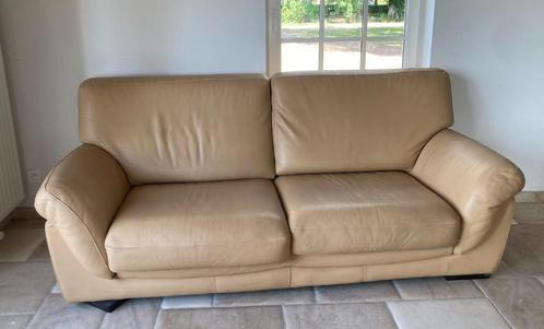 Leren 2-zit sofa – beige, Huis en Inrichting, Zetels | Zetels, Gebruikt, Rechte bank, Tweepersoons, Ophalen