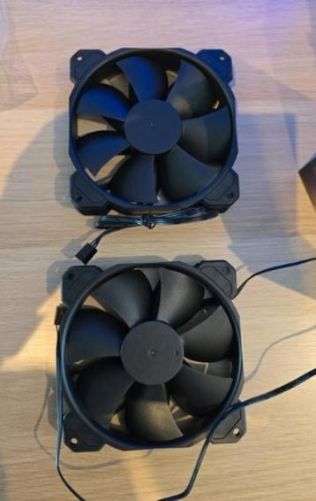 Twee 120 mm Corsair pc-ventilatoren beschikbaar voor biedingen