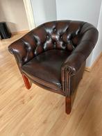 Chesterfield fauteuil in mooi antiek bruin leder nieuwstaat, Huis en Inrichting, Fauteuils, Ophalen