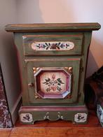 Petit meuble vintage Voglauer vert à motifs Voglauer, Huis en Inrichting, Ophalen, 1 of 2 laden, Vintage, 50 tot 100 cm