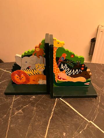 Boekensteun met dieren  beschikbaar voor biedingen