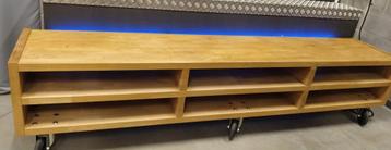 TV meubel / dressoir op wielen handgemaakt uit rubberwood beschikbaar voor biedingen