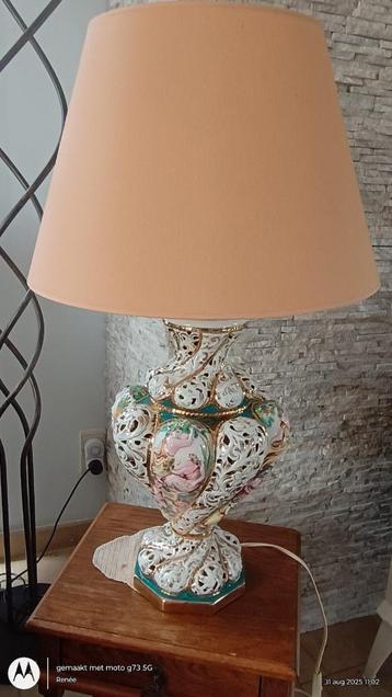  tafel lamp en hang lamp beschikbaar voor biedingen