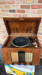 Antieke radio en platenspeler, Ophalen