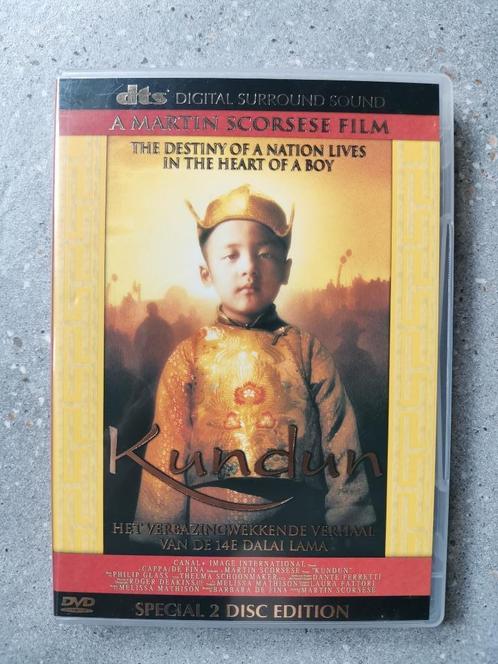 2 DVD box Kundun - Het verhaal van de 14e Dalai Lama, Cd's en Dvd's, Dvd's | Drama, Zo goed als nieuw, Waargebeurd drama, Ophalen of Verzenden