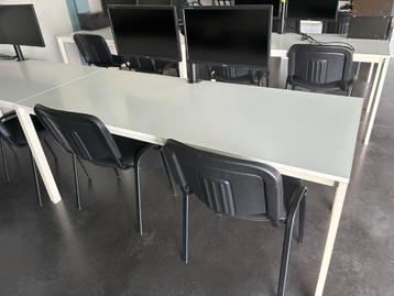 Bureeltafel beschikbaar voor biedingen