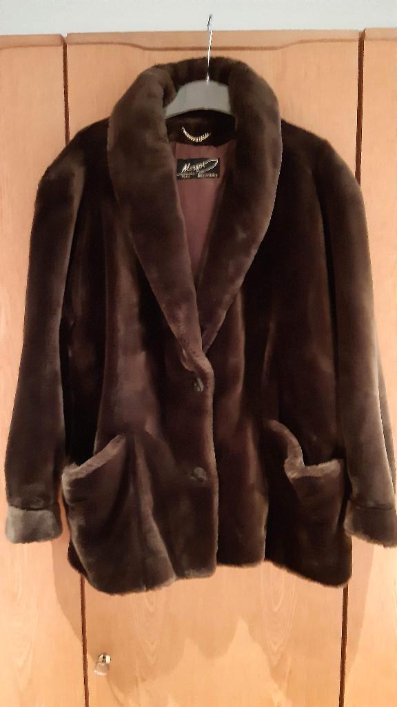 Donkerbruine jas in imitatiebont 38/40, Kleding | Dames, Jassen | Winter, Zo goed als nieuw, Maat 38/40 (M), Bruin, Ophalen of Verzenden
