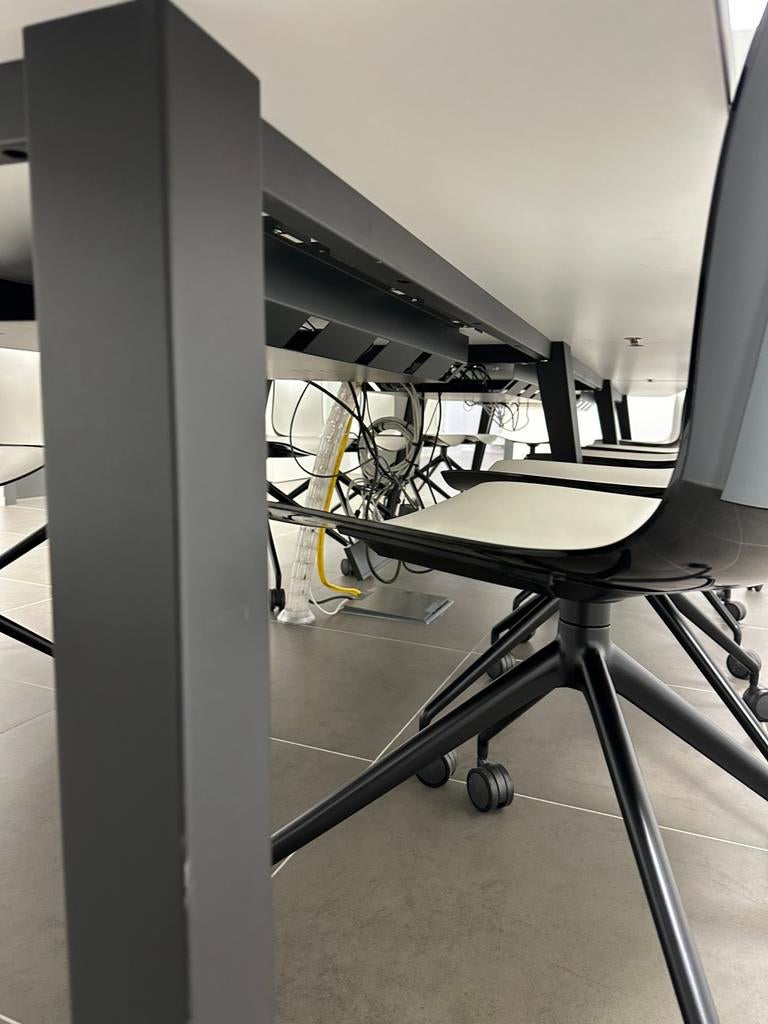 Vergaderzaal tafel +12  stoelen, Ophalen, Zo goed als nieuw