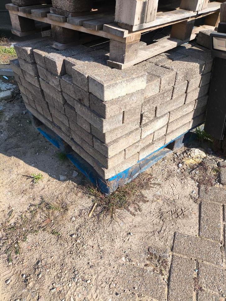 Gratis betonklinkers Lees omschrijving!, Doe-het-zelf en Bouw, Metselstenen, Zo goed als nieuw, Ophalen