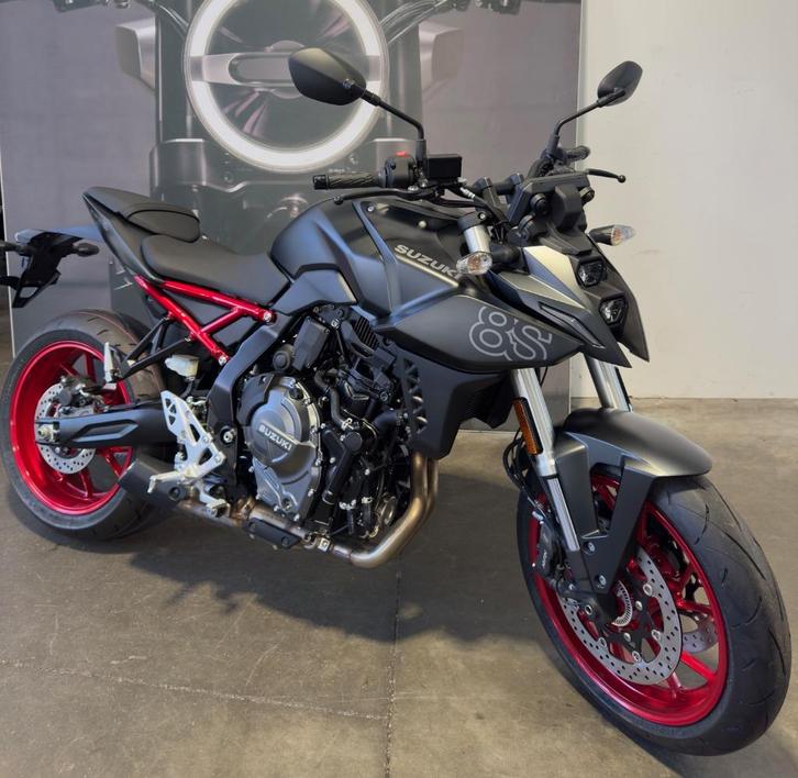 SUZUKI, Motoren, Motoren | Suzuki, Bedrijf, Naked bike, meer dan 35 kW, 2 cilinders, Motorrijbewijs A, ABS, Quickshifter, Traction Control