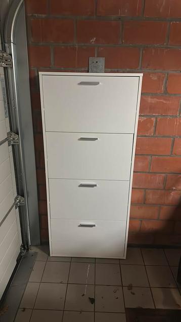 Schoenenkast beschikbaar voor biedingen