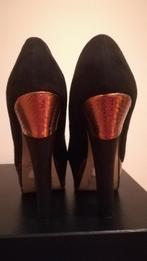 47A* NEW LOOK zwarte en gouden pumps (39), Kleding | Dames, Schoenen, Pumps, Verzenden, Zwart, Gedragen