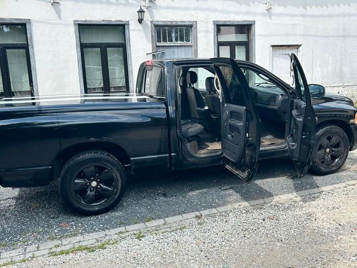 Mooie dodge 5 .7 hemi, Autos, Dodge, Particulier, RAM 1500, LPG, 5 portes, Automatique, Gris, Cuir, Propulsion arrière, Enlèvement