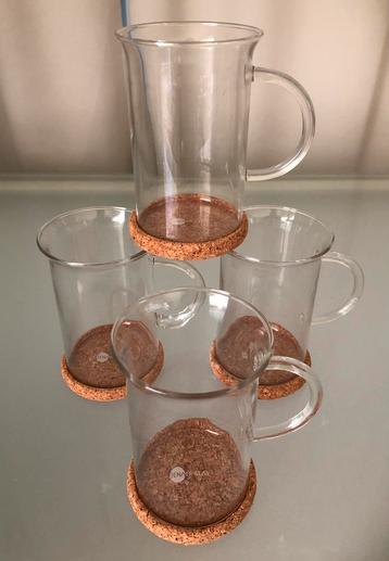 Thee glaasjes beschikbaar voor biedingen
