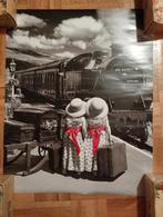 Een poster met 2 meisjes erop die wachten om de trein kleur, Verzamelen, Ophalen