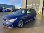 BMW M5 Touring 5.0i V10 40v SMG LICHTEVRACHT ZETELS ERBIJ, Auto's, BMW, Gebruikt, Lichtsensor, Blauw, Leder