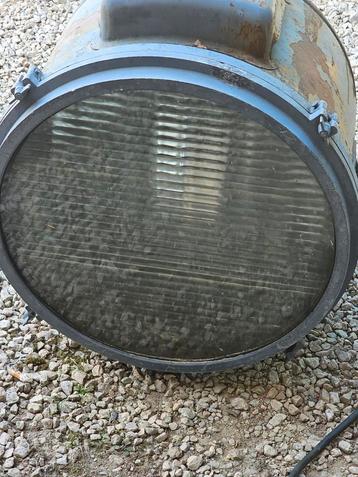 Vintage Sovjet-schijnwerper/zoeklicht beschikbaar voor biedingen