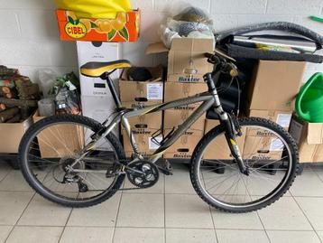 VTT Trek ST 820 taille ML disponible aux enchères