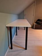 Witte bureautafel met zwarte poten van ikea, Enlèvement