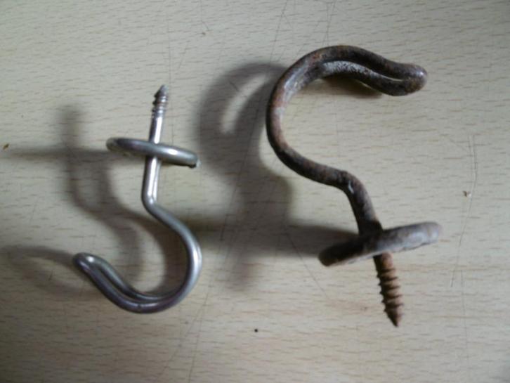 antiek, 2 kapstokhaakjes in metaal, Huis en Inrichting, Woonaccessoires | Kapstokken, Gebruikt, Wandhaken, Minder dan 100 cm, Metaal
