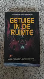 Getuige in de ruimte - Gordon Cooper & Bruce Henderson, Ophalen of Verzenden, Zo goed als nieuw