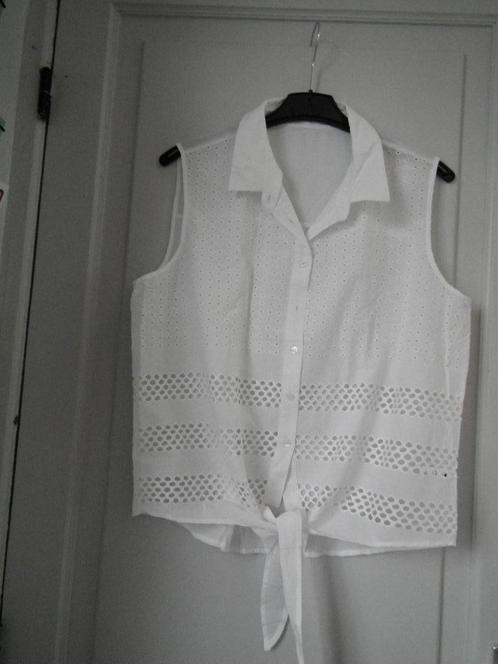 Mouwloze witte katoenen blouse voor dames. T:46 (tekst), Kleding | Dames, Blouses en Tunieken, Zo goed als nieuw, Maat 46/48 (XL) of groter
