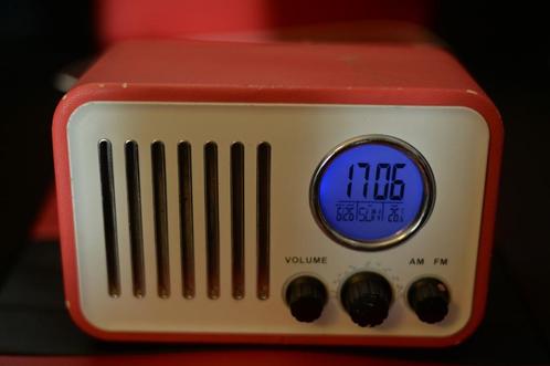 horloge rouge, Huis en Inrichting, Woonaccessoires | Klokken, Gebruikt, Wekker of Tafelklok, Digitaal, Ophalen