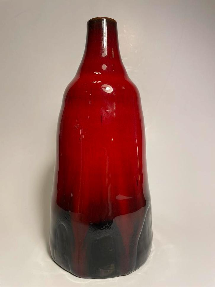 Vase rouge Oostend, Antiek en Kunst, Antiek | Keramiek en Aardewerk, Ophalen of Verzenden