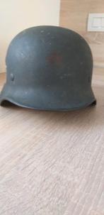 Duitse M40-helm met 2 insignes, Verzamelen, Ophalen of Verzenden