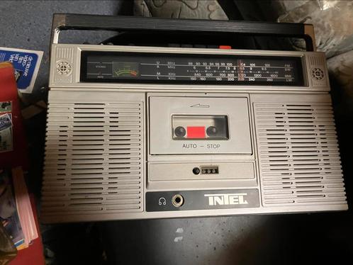 Vintage radio cassette recorder in prima staat, Audio, Tv en Foto, Radio's, Zo goed als nieuw, Radio, Verzenden