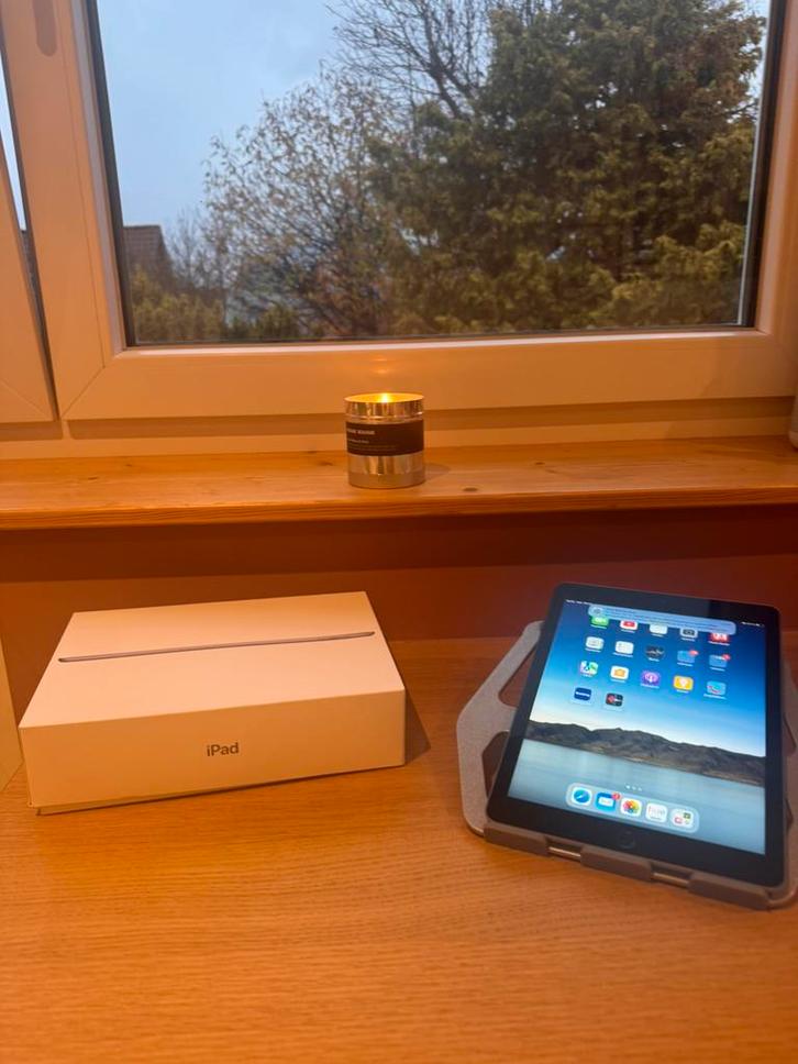 Apple iPad, Computers en Software, Apple iPads, Overige modellen, Wi-Fi, 10 inch, 32 GB, Grijs, Ophalen