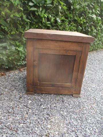 Oud sanitair kastje , wc emmer kastje beschikbaar voor biedingen